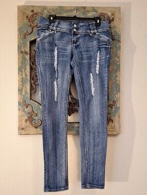 🔥🔥CLEARANCE🔥🔥 Women's Blue Distressed Skinny Jeans with High Waist. Size 9